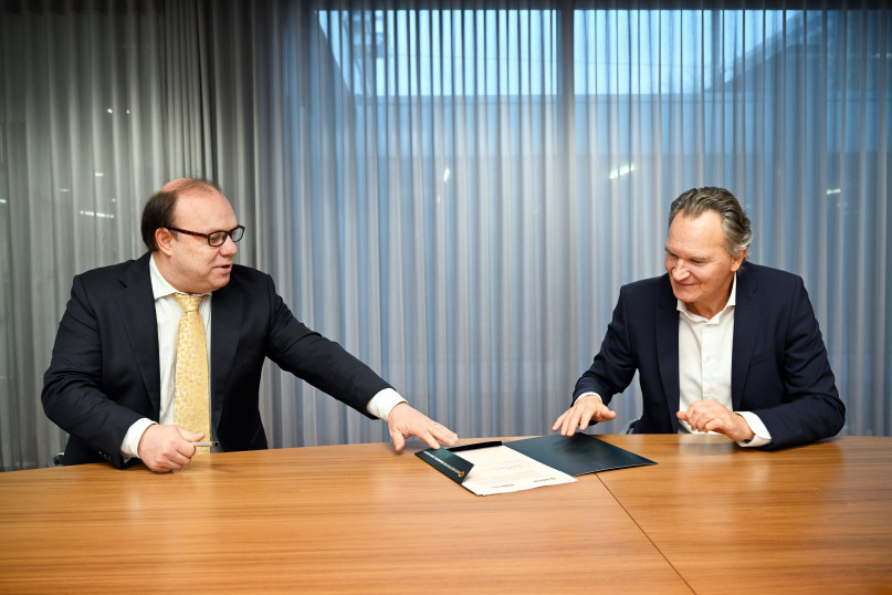 De Baar and Smits sign the MoU