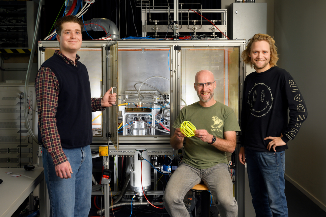 Jonas Gans, Hans Vullers and Nick Maes next to the heat exchanger