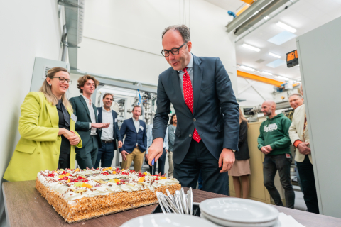 Gedeputeerde Martijn van Gruijthuijsen opent DICE, het DIFFER Irradiation-Corrosion Experiment