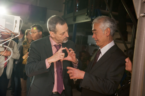 ITER-DG Osamu Motojima (right) and Tony Donne (left) at the opening ceremony of DIFFER's Magnum-PSI facility in 2012. Credit: DIFFER