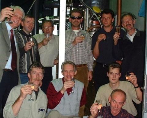 The FOM ECRH Team and two Gycom engineers celebrating the successful test of the 140 GHz 800 kW 10 s gyrotron at TEXTOR